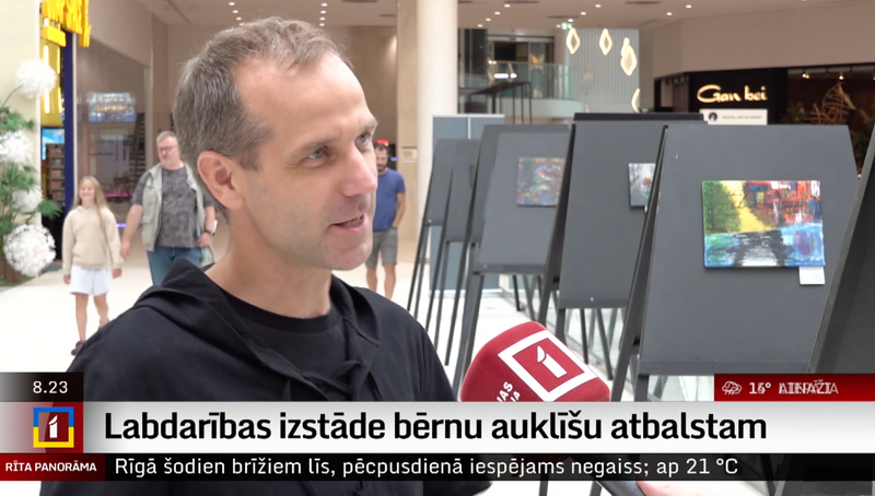 "Māksla, kas palīdz" izstāde atbalsta Bērnu slimnīcas auklīšu programmu